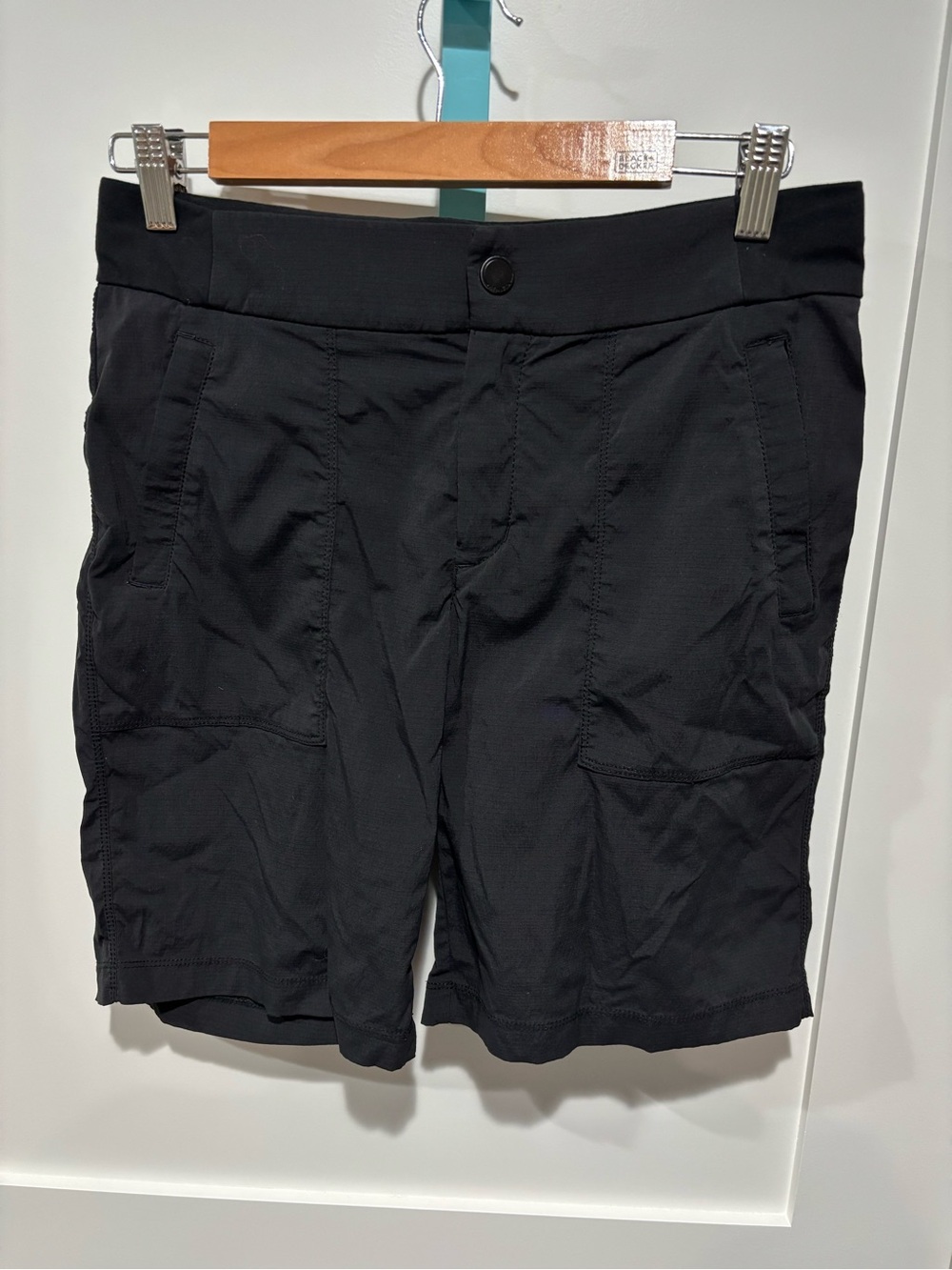 Athleta Trekkie Bermuda 2.0 Shorts Black Size 4